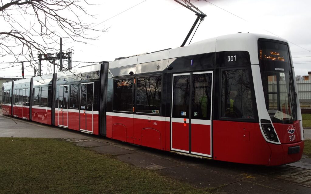 Straßenbahn mit Transelektronik Informationssystem